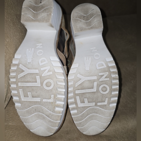 Fly London Gold & White Sandals with Lace-Up Gladiator Sandals Size 40 - Picture 7 of 9